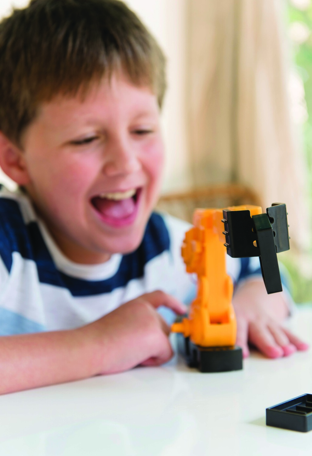 MOTORIZED ROBOTIC ARM